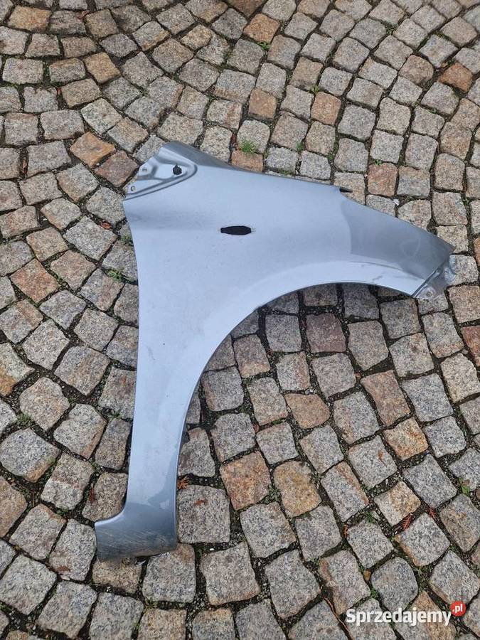 Błotnik prawy toyota yaris 1f8 Paczków