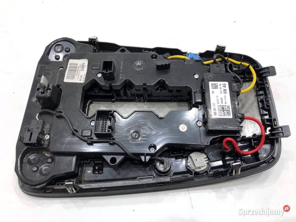 LAMPA SUFITOWA AUDI Q8 5Q0951177 SUV WNĘTRZA osobowe