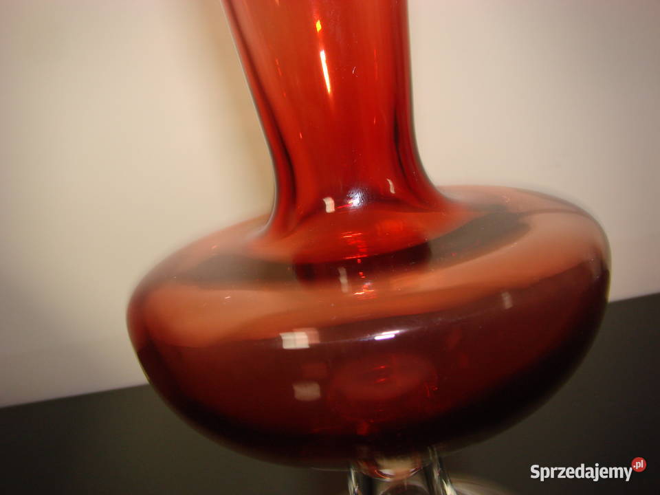 szklany czerwony wazon Pruszcz Gdański