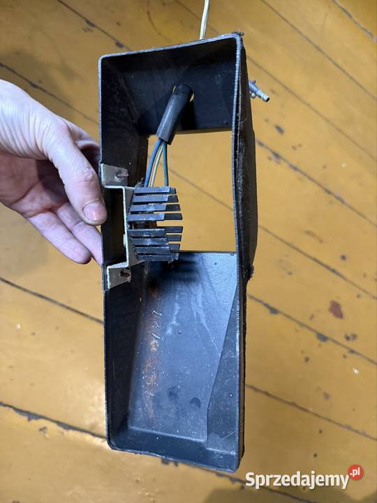 Obudowa nagrzewnicy z rezystorem BMW e24 628 śląskie Mszana