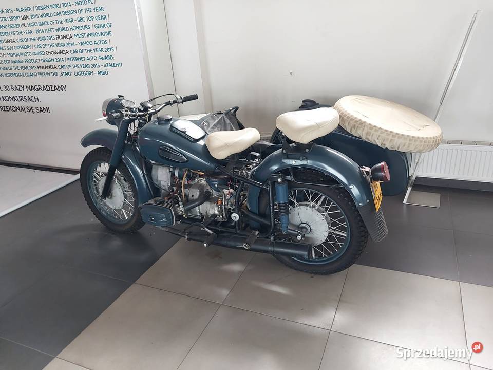 zabytkowy motocykl z koszem Dniepr KMZ 650