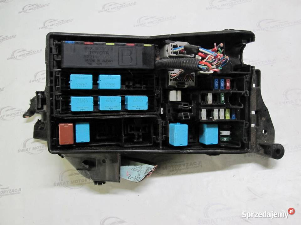 LEXUS IS II 22 D 08r skrzynka bezpieczników