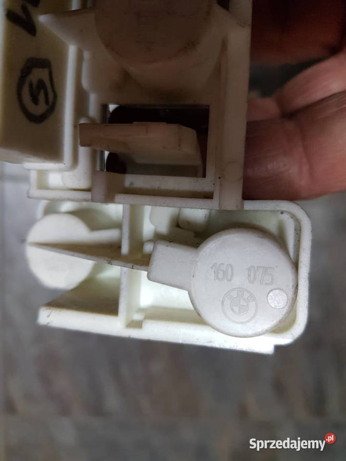 BMW 3 E91 WKLAD ZAROWEK GNIAZDO ZAROWKI 7160075 osobowe Turek