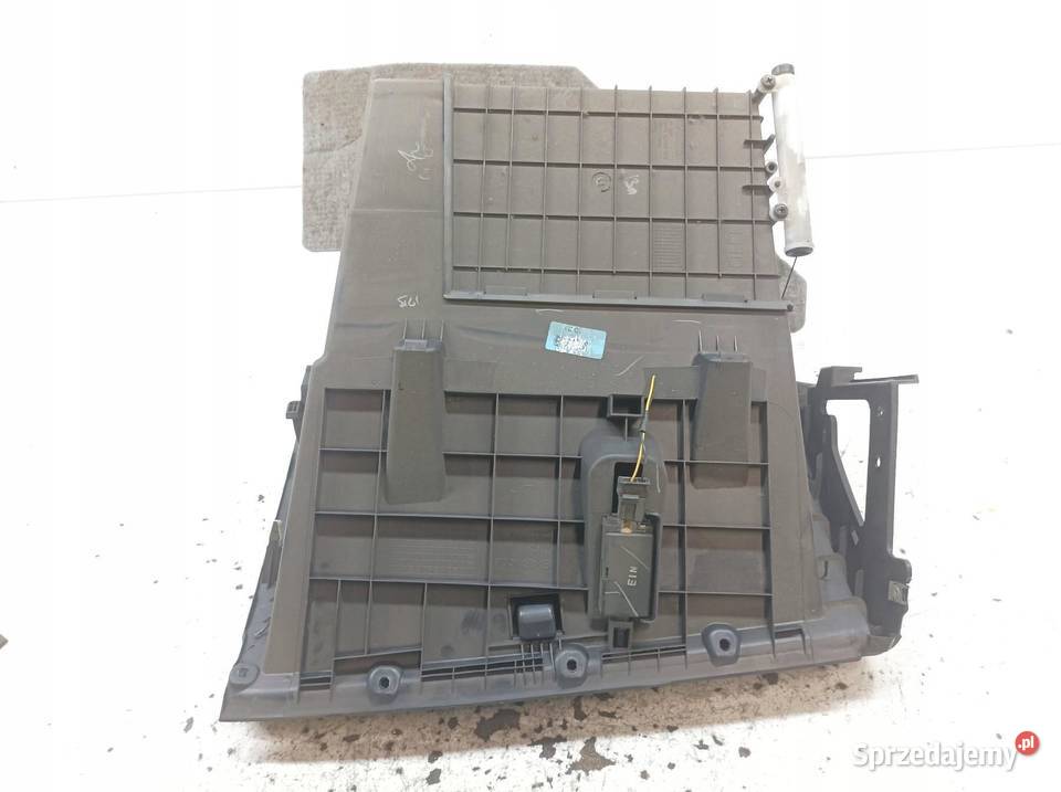 SCHOWEK PRAWY PASAŻERA DESKI EU Hyundai i20 I