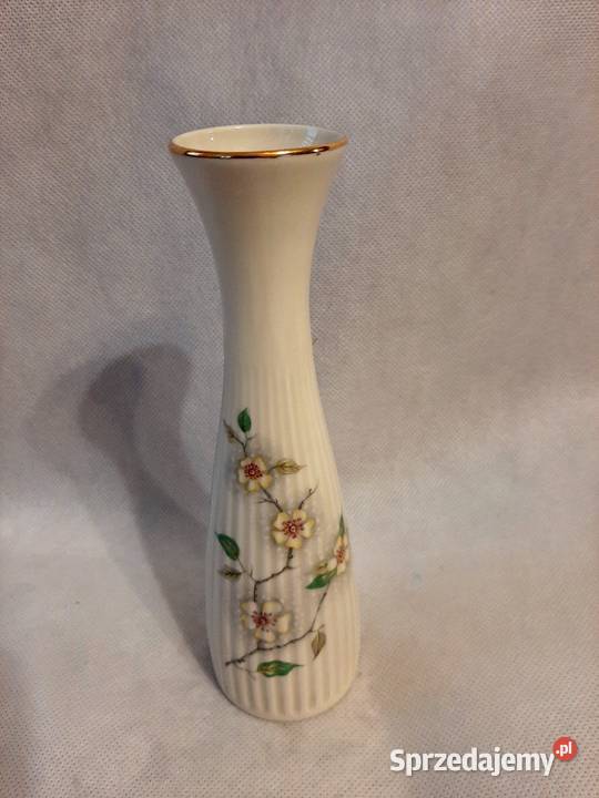 Piękny porcelanowy wazon w kwiatysygnowany