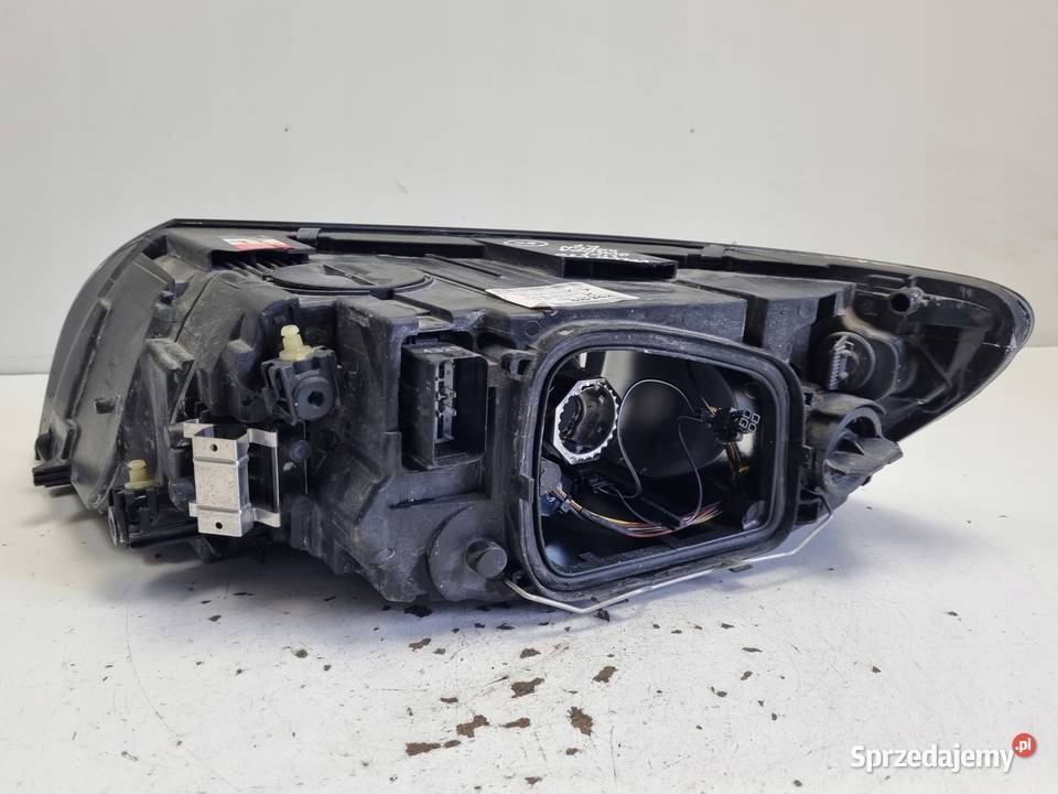 Volvo S40 II V50 LIFT PRZEDNIA LAMPA PRAWA prawy osobowe Lampy przednie Janów