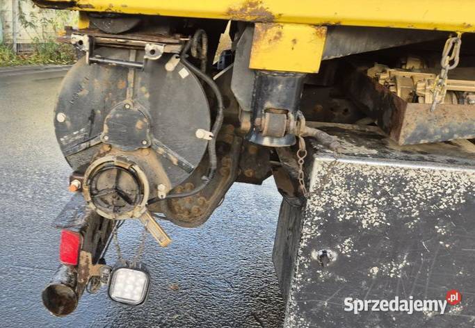 Z wydmuchem śruty paszy przyczepa wywrotka Przyczepy i naczepy Warszawa sprzedam