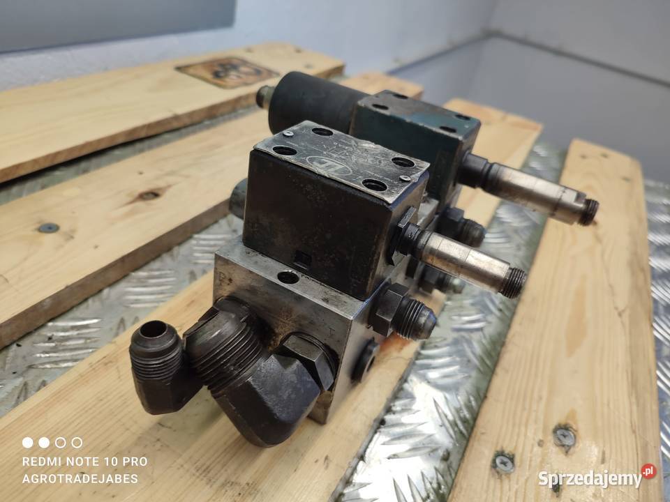 Blok hydrauliczny PA03001 CAT Merlo Wilkowo sprzedam