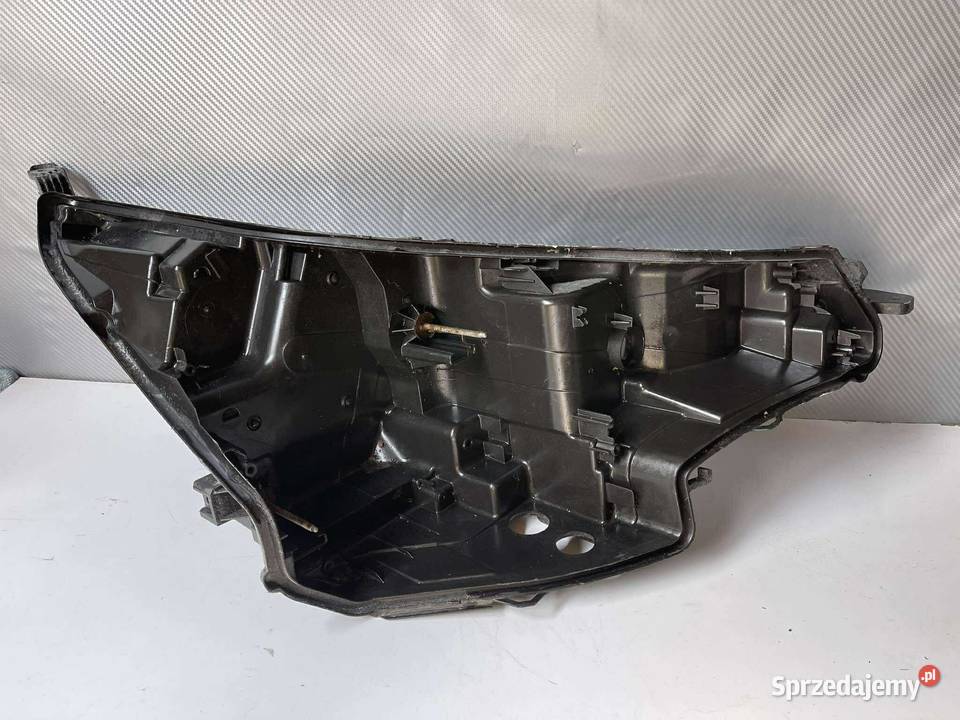 TOYOTA AVENSIS T27 LIFT PRAWA OBUDOWA LAMPY FULL