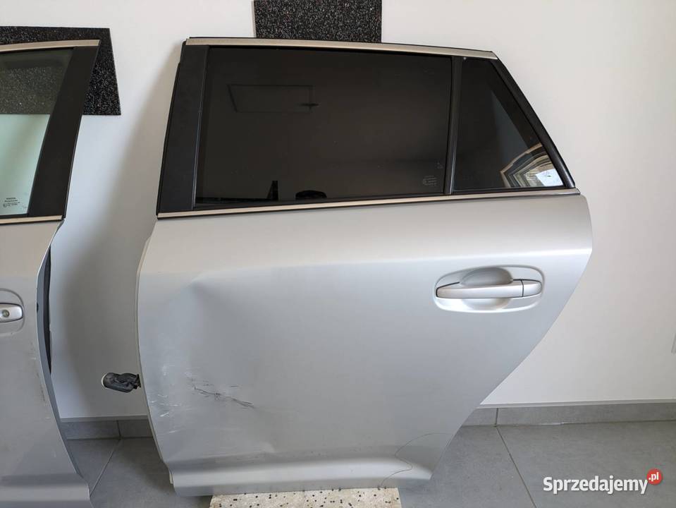 Drzwi lewe przód tył srebrny metalik 1F7 Toyota Zamość