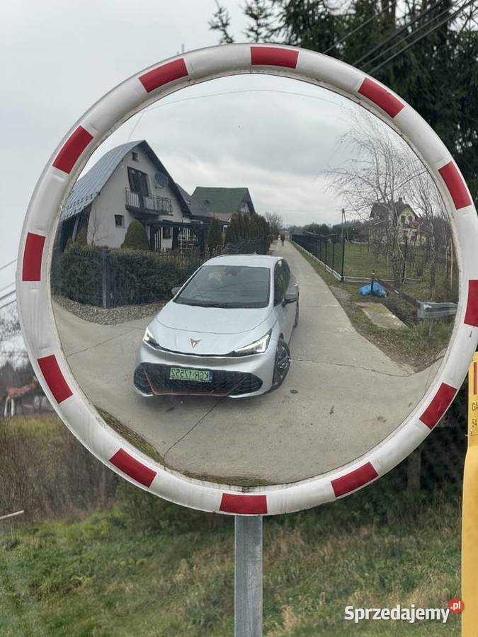 Cupra Born eboost 2023 wspomaganie kierownicy