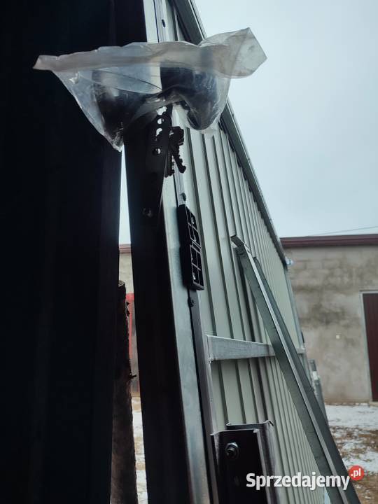 Brama garażowa uchylna Lubocz