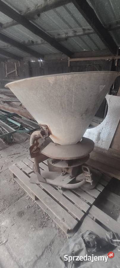 Rozsiewacz Rozsiewacze Bąk Kos do nawozów wapna wielkopolskie Włoszakowice