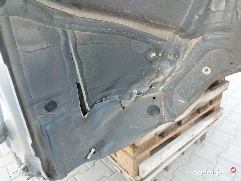 BMW U06 220d SŁUPEK ŚRODKOWY PRAWY BOK SŁUPEK sprzedam