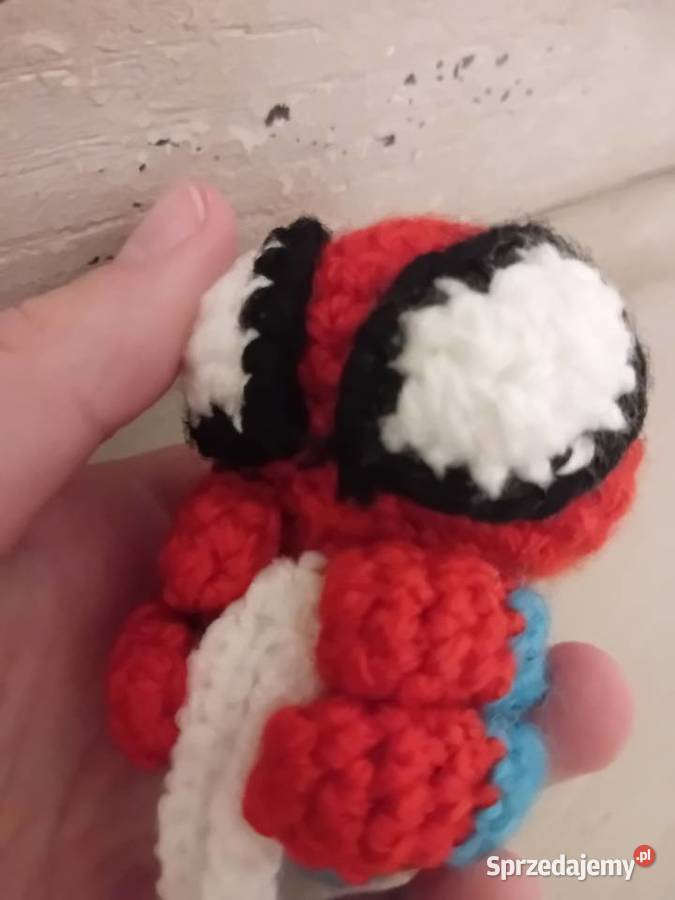 Breloczek spiderman na szydełku szydełkowy Sieradz