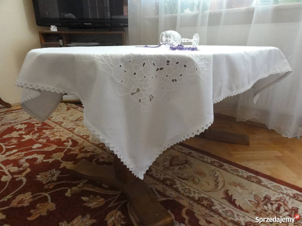 Obrus biały z winogronami ręcznie rękodzieło Lublin