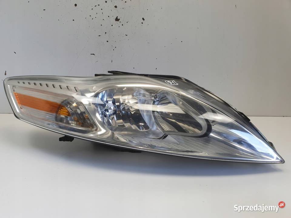 Ford Mondeo IV MK4 0714r PRZEDNIA LAMPA PRAWA