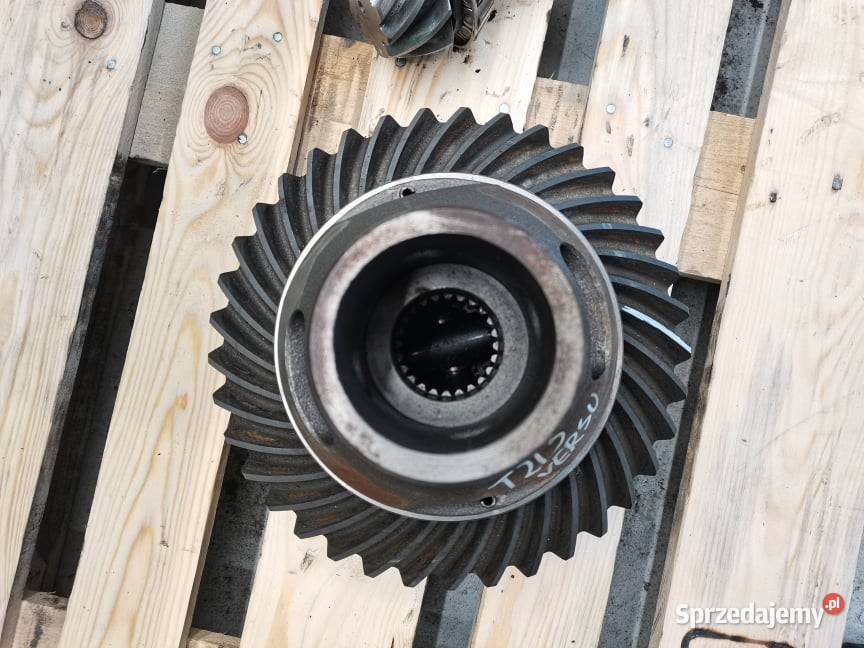 Valtra T213 Versu Środek mostu TB0147 Wilkowo sprzedam