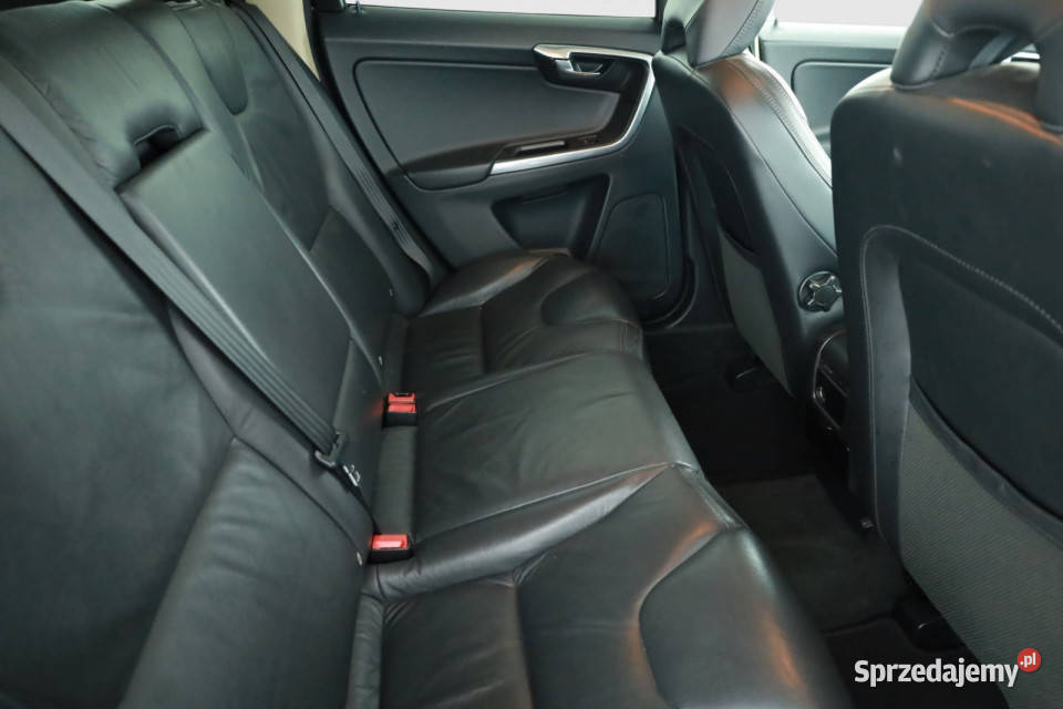 Volvo XC60 D3 srebrny