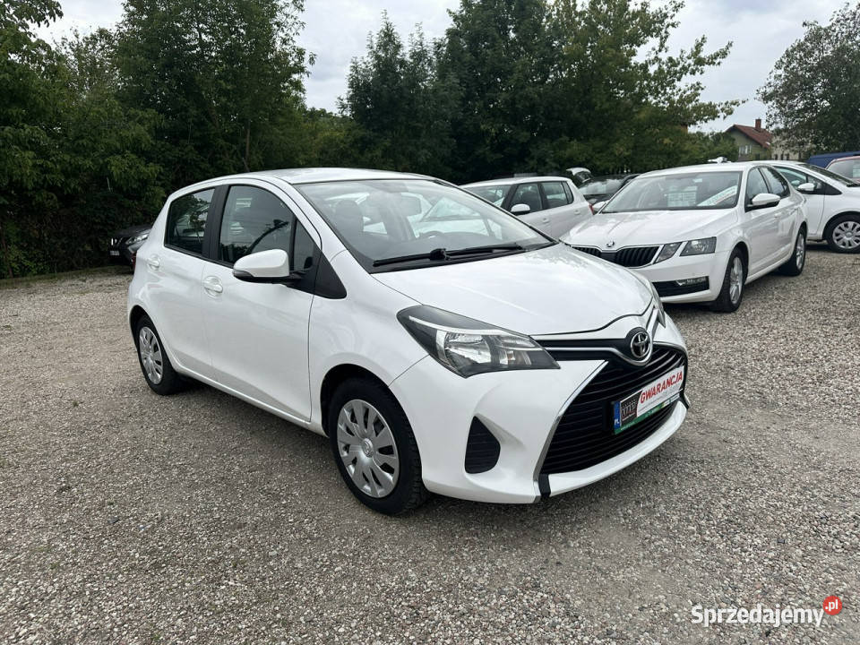 Toyota Yaris 13 benzyna6 biegówKlimaSalon komputer pokładowy Yaris Samochody osobowe Warszawa