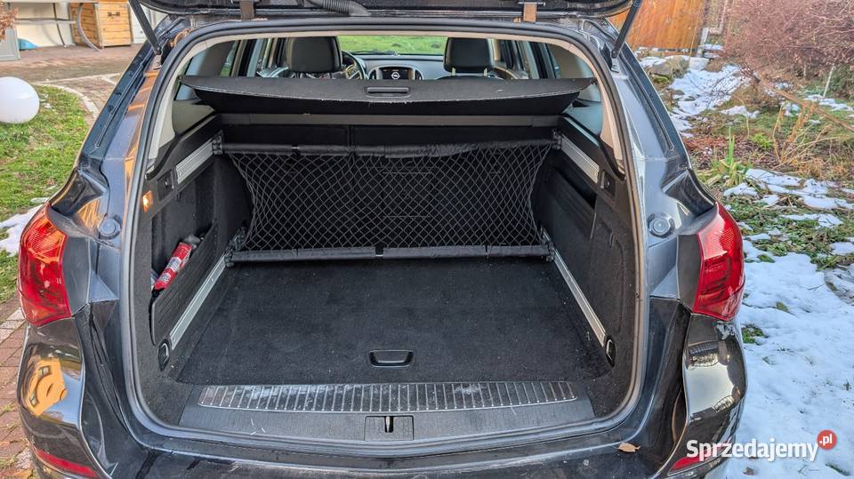 Opel Astra J Sports Tourer 16T 180 uszkodzona skórzana tapicerka Ustroń