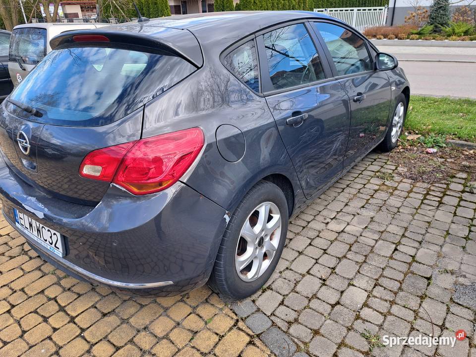 Syndyk sprzeda pojazd OPEL ASTRA Tomaszów Mazowiecki