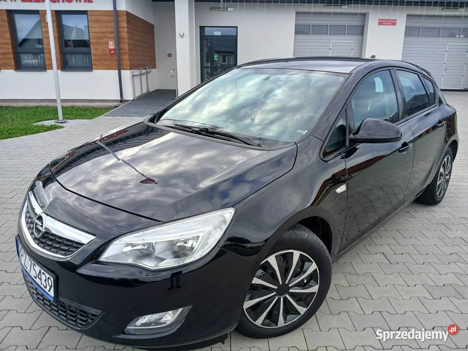 Opel Astra J 2010 16 benzyna 115 200 Grzane Przeworsk
