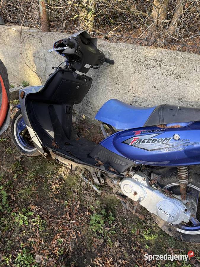Sprzedam to co na zdjęciu skuter Rok produkcji 2000