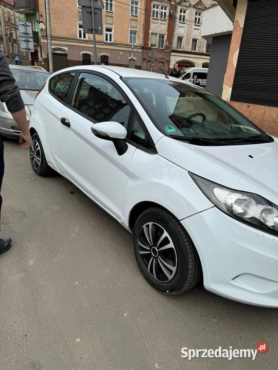 Ford Fiesta Mk7 2009 przebieg 180000 biała Ford Wrocław