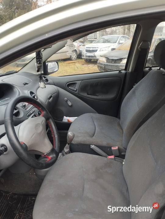 Toyota Yaris 5 drzwi idealna na miasto 3200 PLN kupiony w polskim salonie Kraków