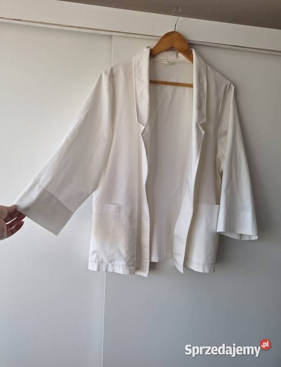 Biała marynarka żakiet z kieszeniami 40 classy