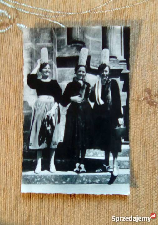 BRETANIA STROJE LUDOWE Z KORONKOWYM NAKRYCIEM Piszczac