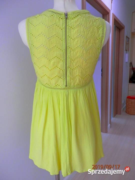 Bluzka Limonkowa Zdobiona Ażurem Neonowa bez rękawa Łomża