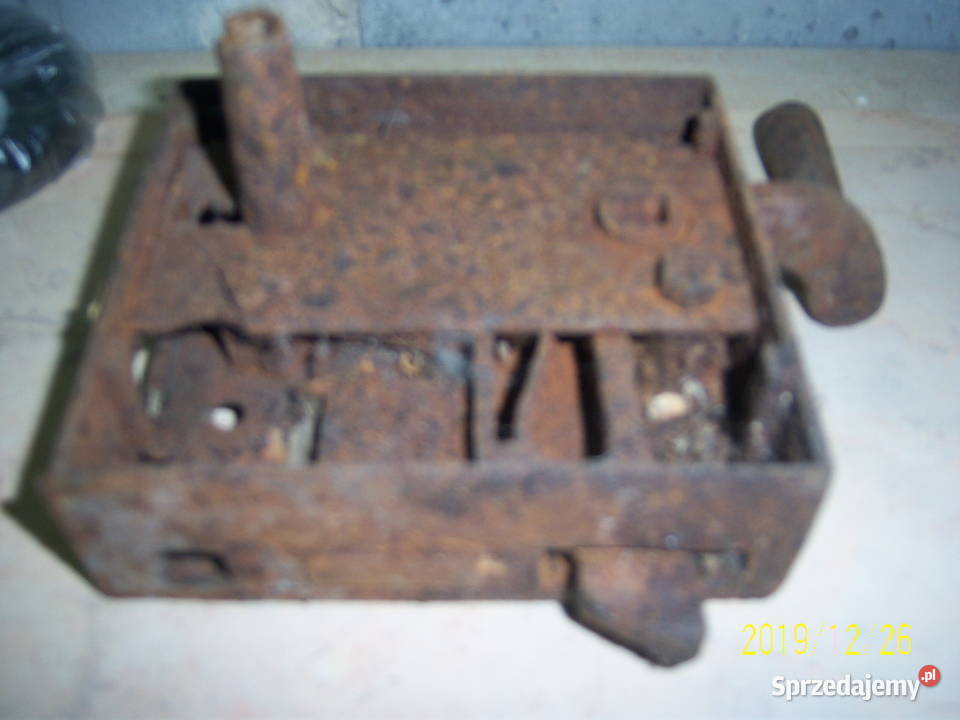 Zamek wiejski stary 1819 wiek puszkowy Metalowe Kielce