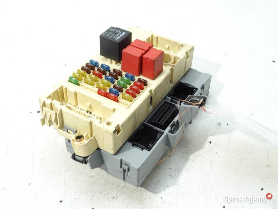 SKRZYNKA BEZPIECZNIKÓW FIAT STILO Hatchback 0110 sprzedam