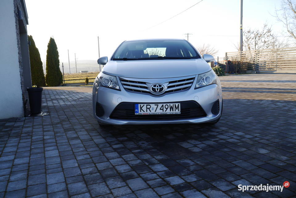 Toyota Avensis 2012 16 benzyna Polski salon Słomniki