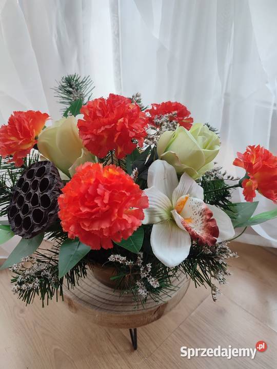 Kompozycja kwiatowa na grób wiązanka na cmentarz