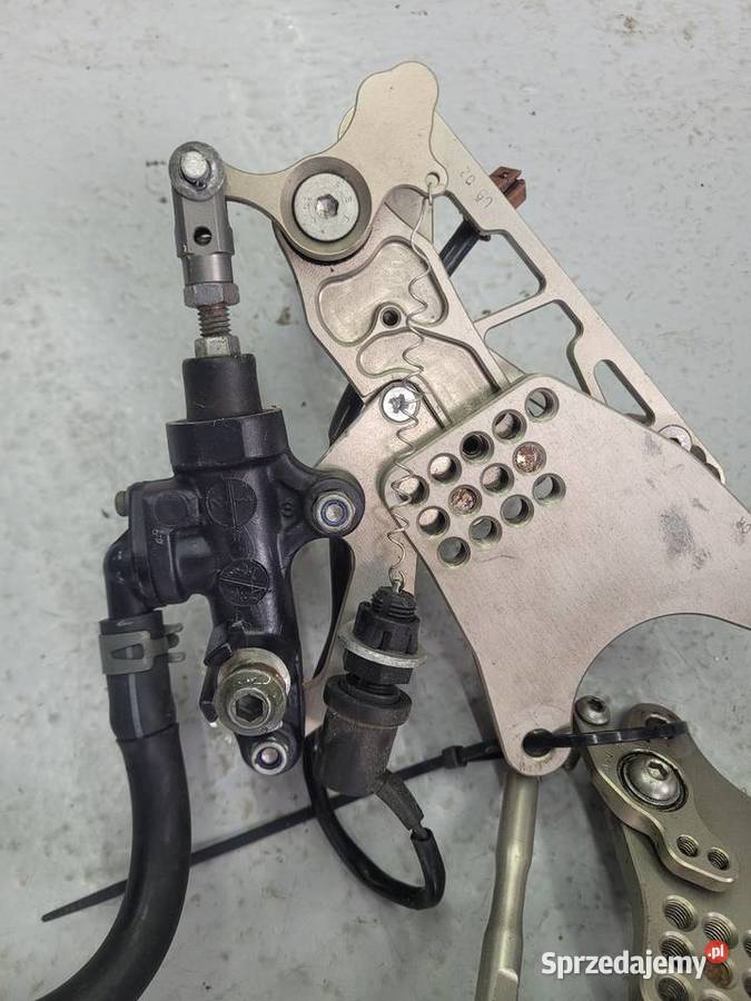 YAMAHA R1 R 1 RN 09 0203 RN09 PODNÓŻKI KIEROWCY Nowy Tomyśl