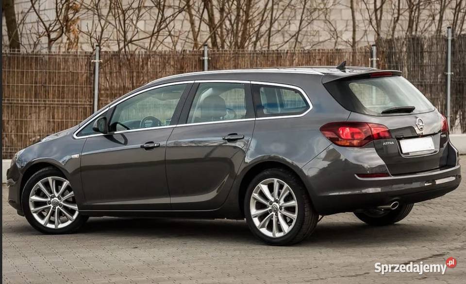 Opel Astra J Sports Touring 16 Turbo Cosmo nieuszkodzony Łańcut