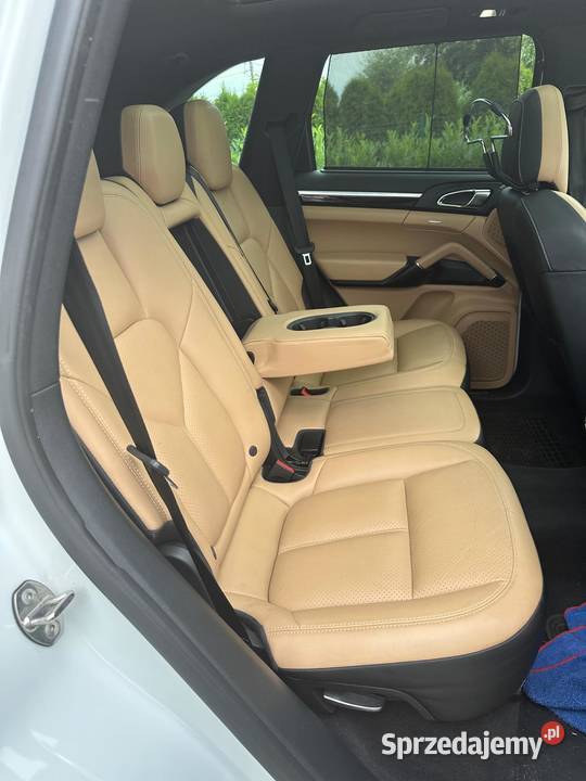 Porsche Cayenne uszkodzony Cayenne Brzeg