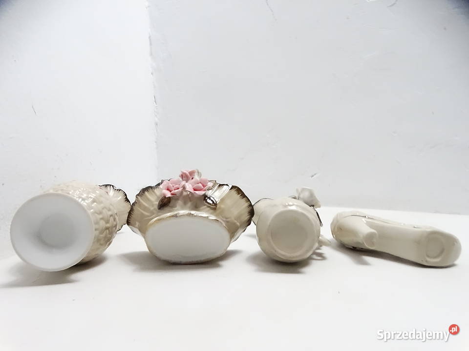 Porcelanowe Miniaturki Figurki Z Różami Vintage Biłgoraj