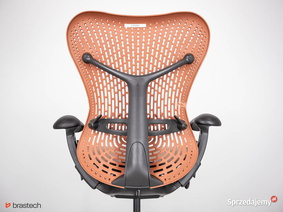 Fotel biurowy Herman Miller Mirra ceglasty Sątoczno