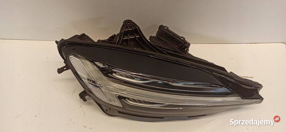 VOLVO V60 CC LAMPA PRAWY PRZÓD RHD ANGLIK osobowe Lampy przednie