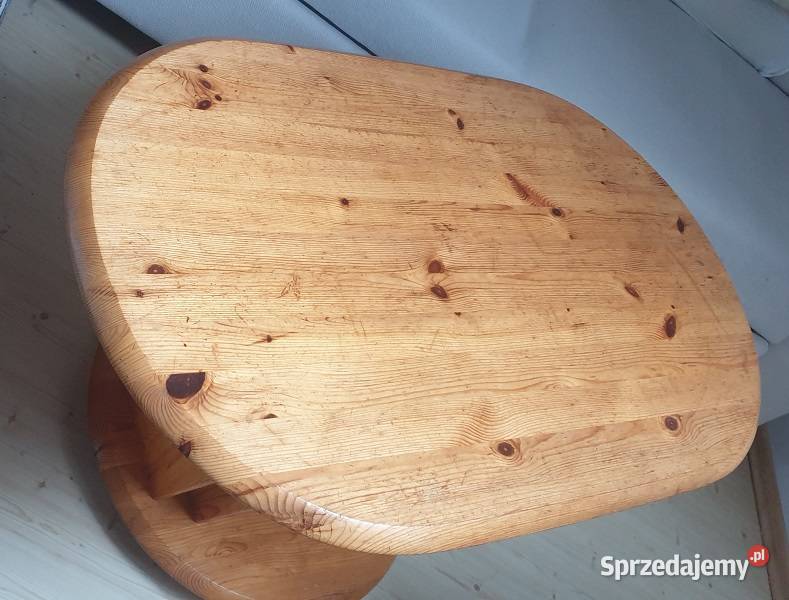 Solidny owalny stolik na gazety warmińsko-mazurskie Reszel