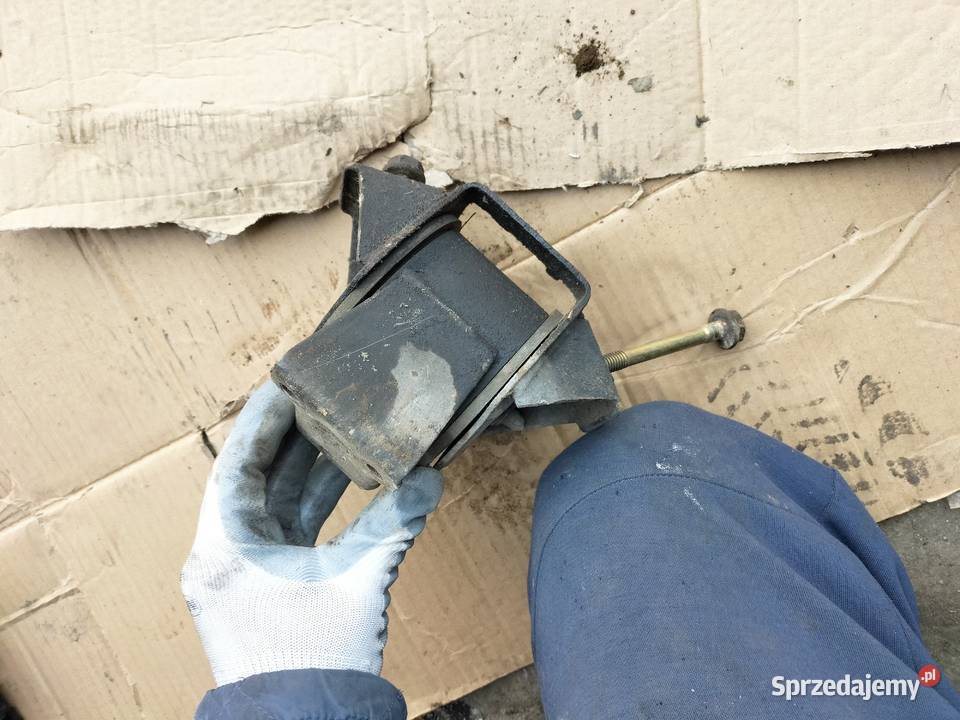 GOLF 2 JETTA 2 13 PODUSZKA SILNIKA TYLNA PRAWA Pozostałe lubelskie Kamień-Kolonia