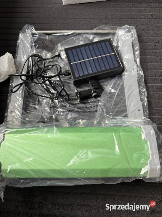 Automatyczne drzwi do kurnika z panelem solarnym Ubieszyn