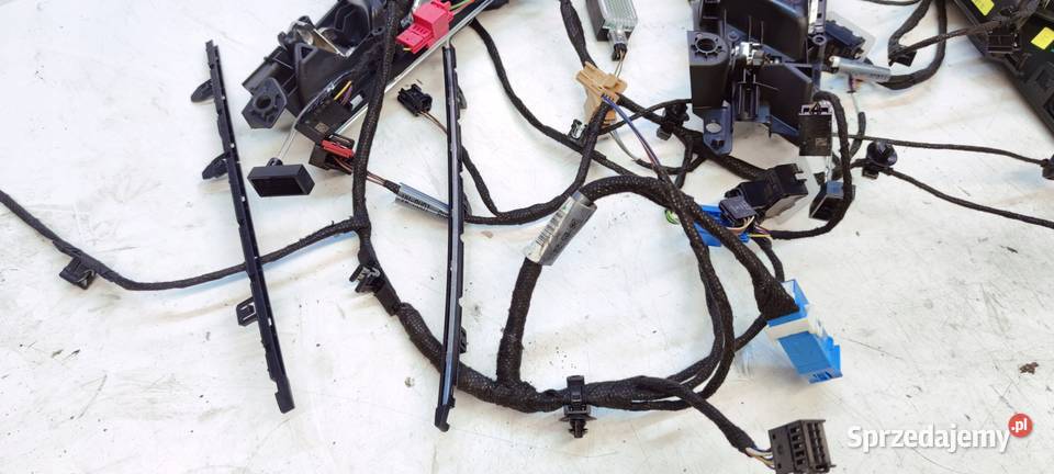 KALMKI WIĄZKI BOCZKÓW DRZWI AMBIENTE AUDI A4 B9 Materiały instalacyjne Przystajń