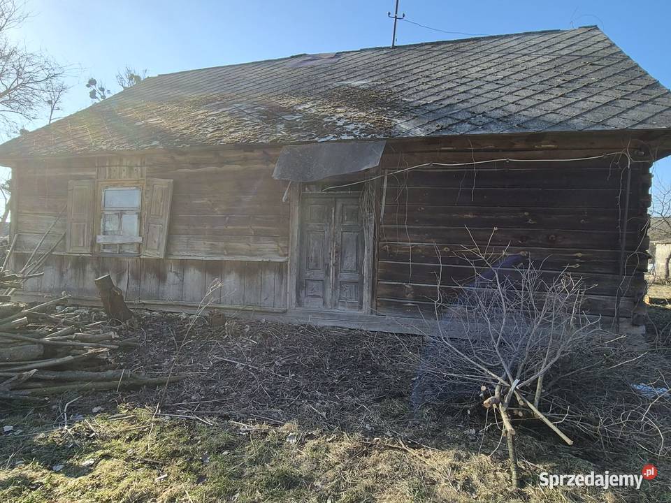 Drewniany dom do rozbiórki