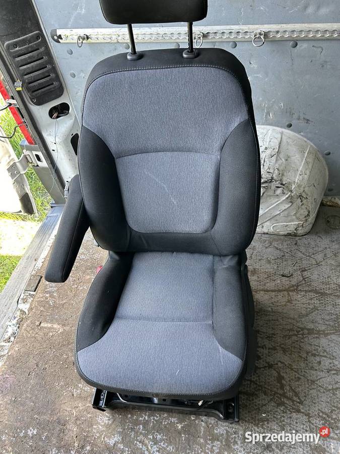 TRAFIC III VIVARO B 1423R KANAPA FOTEL LAWKA KPL osobowe Człuchów sprzedam