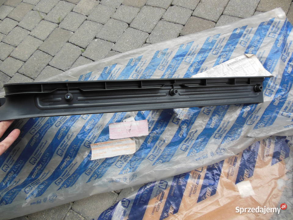 1474801077 1474812698 Listwa progowa przednia Kozy